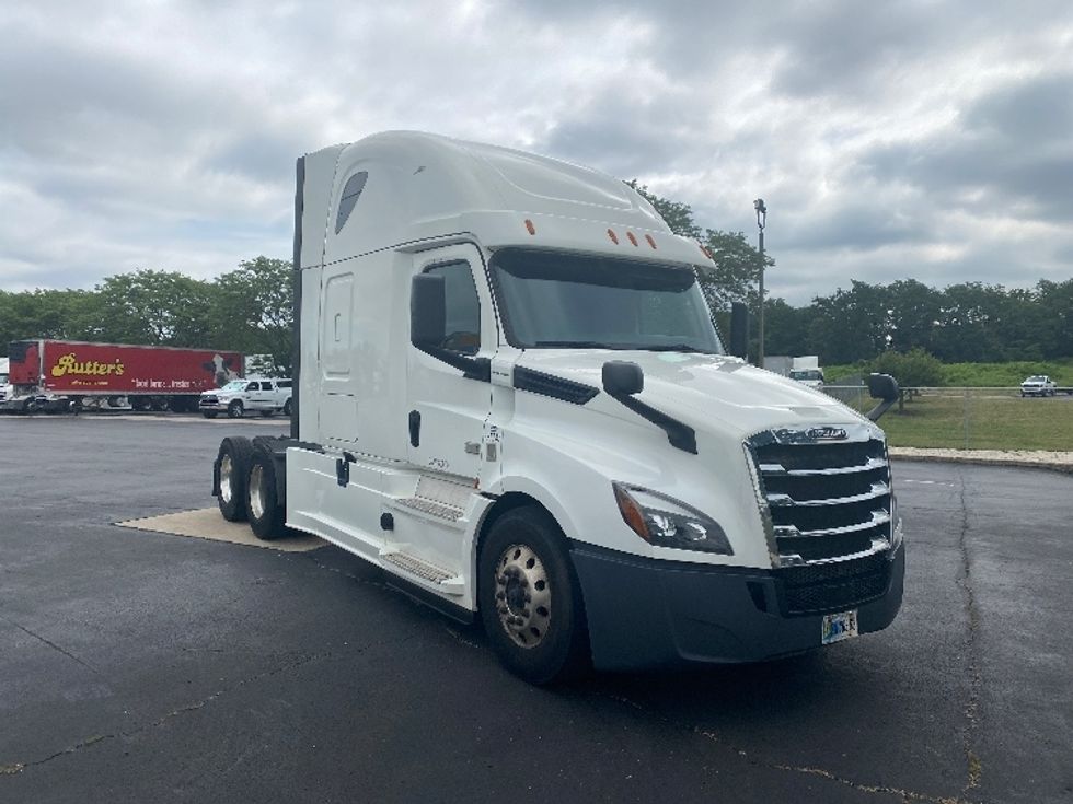 Sleeper Tractor-Heavy Duty Tractors-Freightliner-2020-T12664ST-Hazleton-PA-571,091\n\t\tmiles-$ 55,750 - Image 1