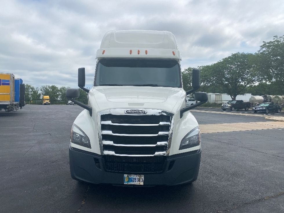 Sleeper Tractor-Heavy Duty Tractors-Freightliner-2020-T12664ST-Hazleton-PA-571,091\n\t\tmiles-$ 55,750 - Image 2