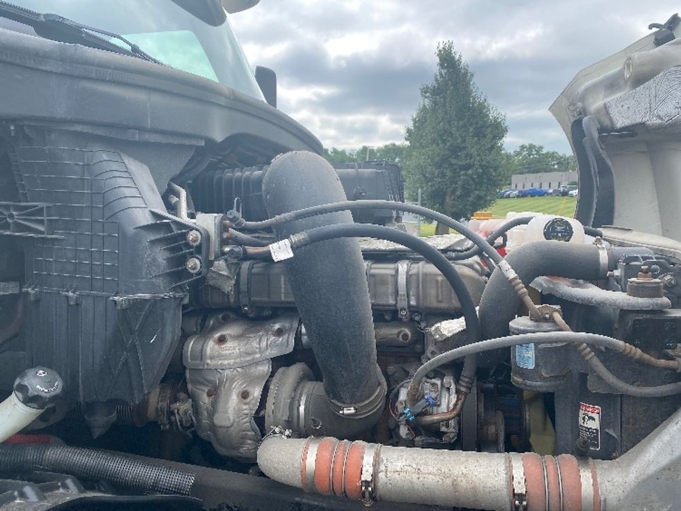 Sleeper Tractor-Heavy Duty Tractors-Freightliner-2020-T12664ST-Hazleton-PA-571,091\n\t\tmiles-$ 55,750 - Image 20