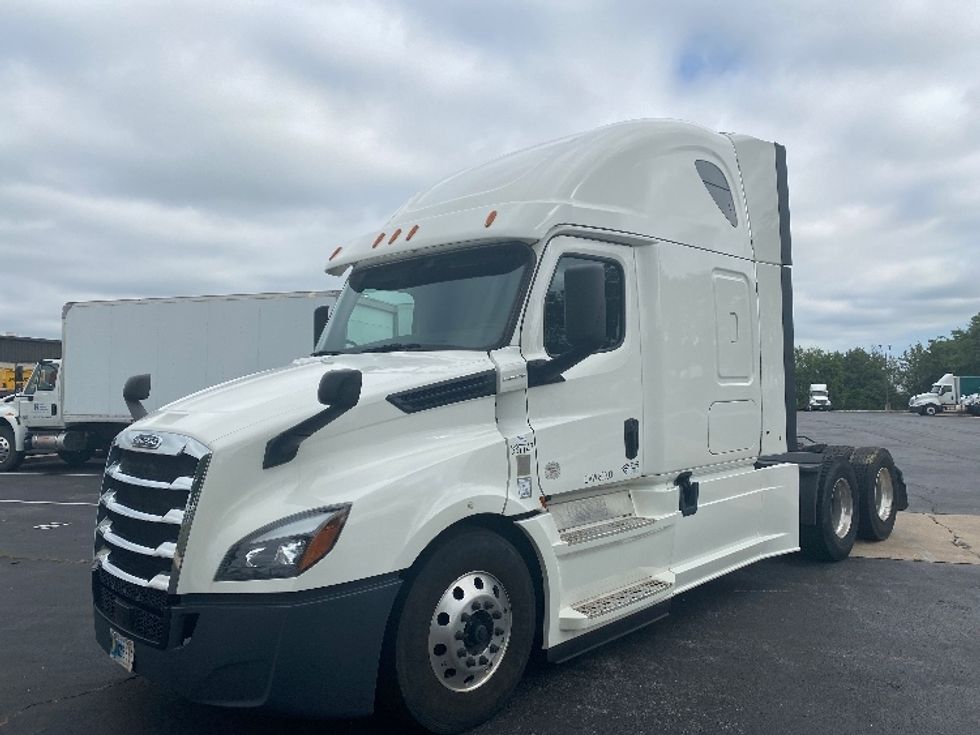Sleeper Tractor-Heavy Duty Tractors-Freightliner-2020-T12664ST-Hazleton-PA-571,091\n\t\tmiles-$ 55,750 - Image 3