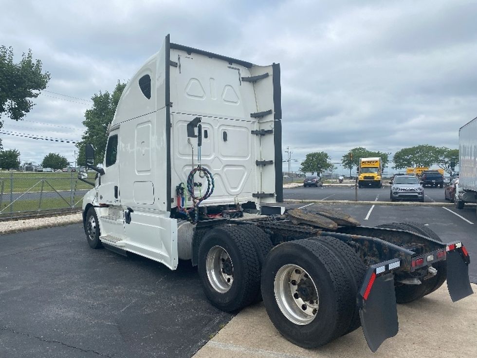 Sleeper Tractor-Heavy Duty Tractors-Freightliner-2020-T12664ST-Hazleton-PA-571,091\n\t\tmiles-$ 55,750 - Image 5