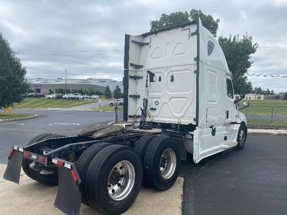 Sleeper Tractor-Heavy Duty Tractors-Freightliner-2020-T12664ST-Hazleton-PA-571,091\n\t\tmiles-$ 55,750 - Image 7