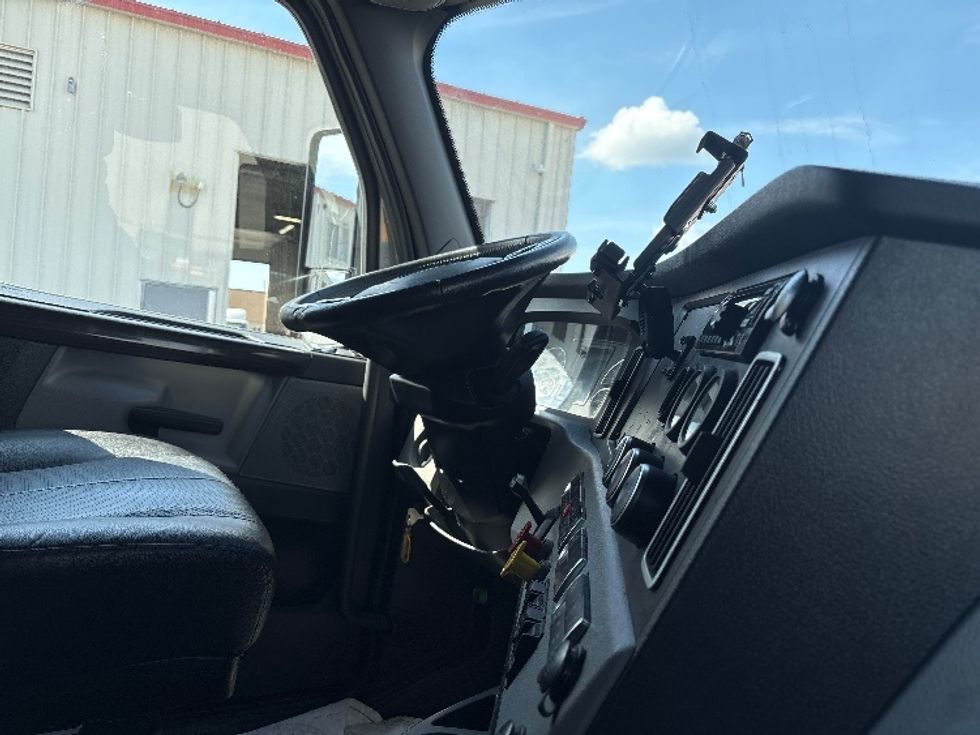 Sleeper Tractor-Heavy Duty Tractors-Freightliner-2020-T12664ST-Holland-MI-431,837\n\t\tmiles-$ 64,750 - Image 15