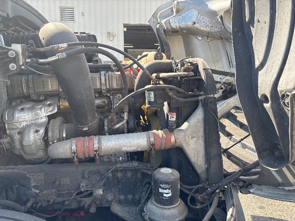 Sleeper Tractor-Heavy Duty Tractors-Freightliner-2020-T12664ST-Holland-MI-431,837\n\t\tmiles-$ 64,750 - Image 20