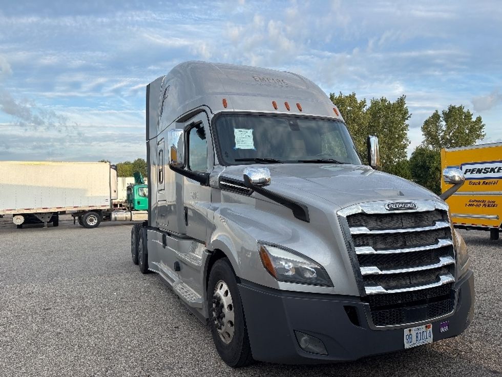 Sleeper Tractor-Heavy Duty Tractors-Freightliner-2020-T12664ST-Holland-MI-558,530\n\t\tmiles-$ 55,000 - Image 1
