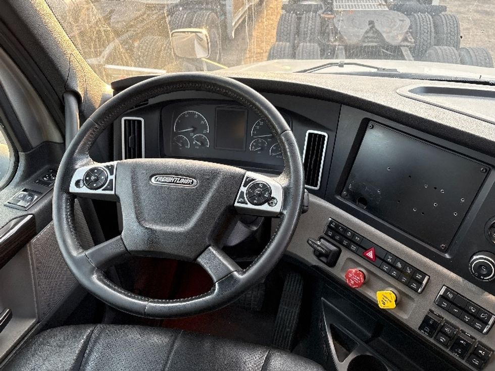 Sleeper Tractor-Heavy Duty Tractors-Freightliner-2020-T12664ST-Holland-MI-558,530\n\t\tmiles-$ 55,000 - Image 10