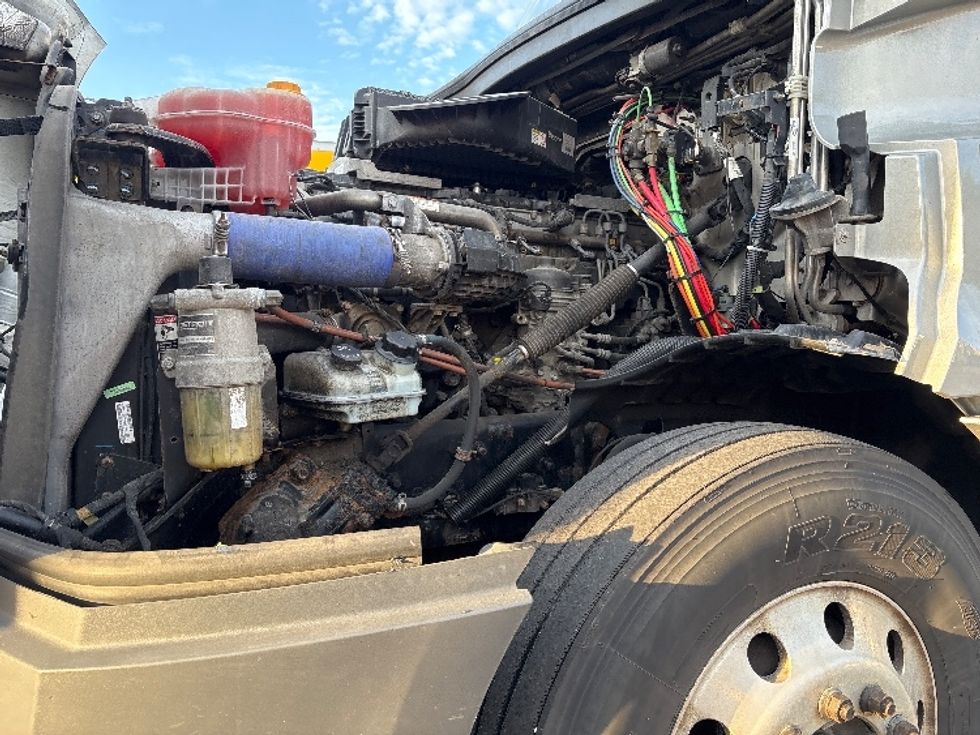 Sleeper Tractor-Heavy Duty Tractors-Freightliner-2020-T12664ST-Holland-MI-558,530\n\t\tmiles-$ 55,000 - Image 20