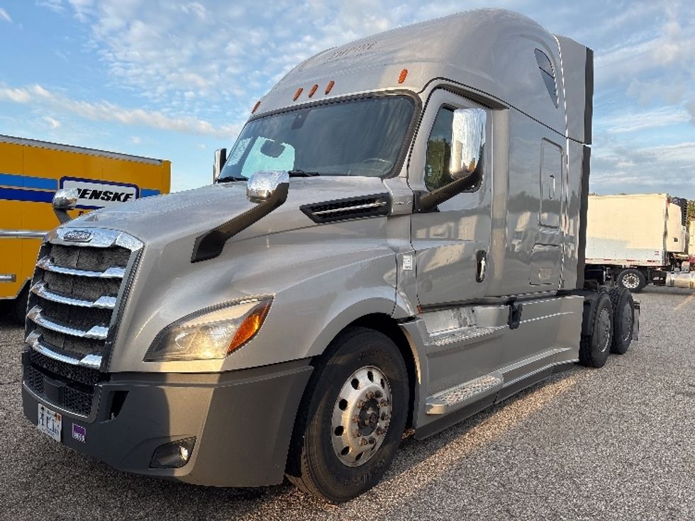 Sleeper Tractor-Heavy Duty Tractors-Freightliner-2020-T12664ST-Holland-MI-558,530\n\t\tmiles-$ 55,000 - Image 3