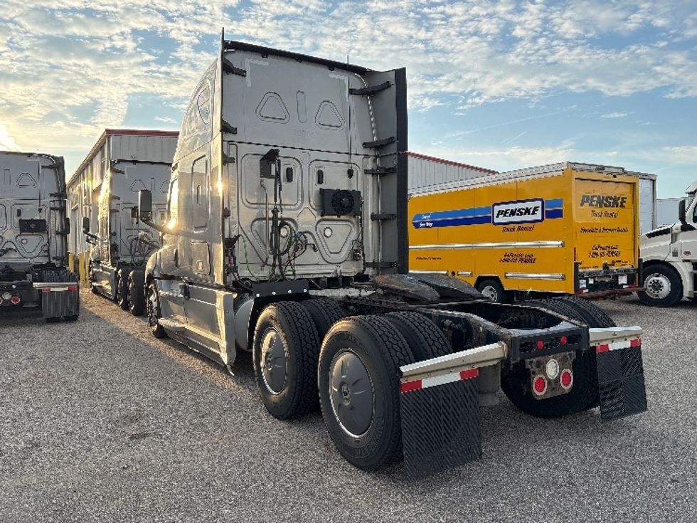 Sleeper Tractor-Heavy Duty Tractors-Freightliner-2020-T12664ST-Holland-MI-558,530\n\t\tmiles-$ 55,000 - Image 5