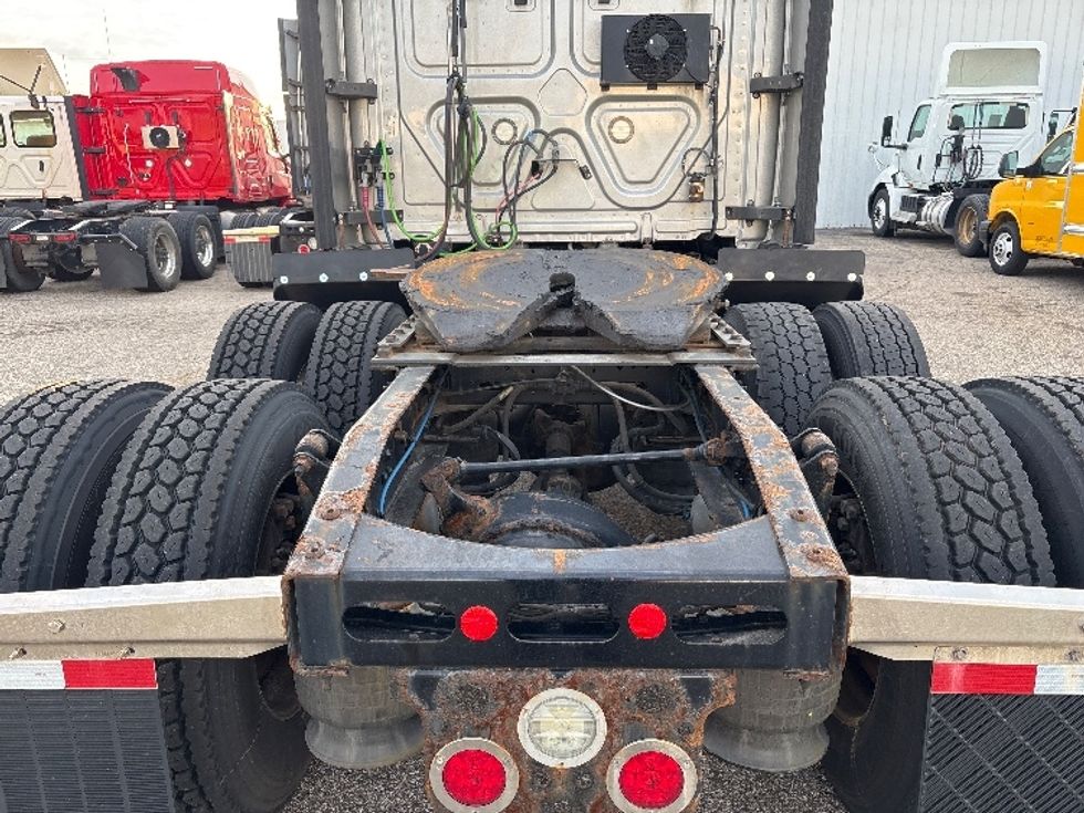 Sleeper Tractor-Heavy Duty Tractors-Freightliner-2020-T12664ST-Holland-MI-558,530\n\t\tmiles-$ 55,000 - Image 6