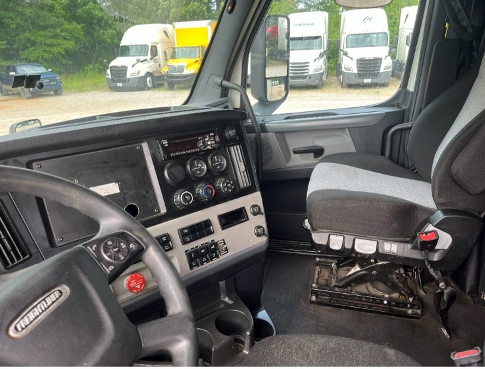 Sleeper Tractor-Heavy Duty Tractors-Freightliner-2020-T12664ST-Houston-MS-434,896\n\t\tmiles-$ 69,750 - Image 10