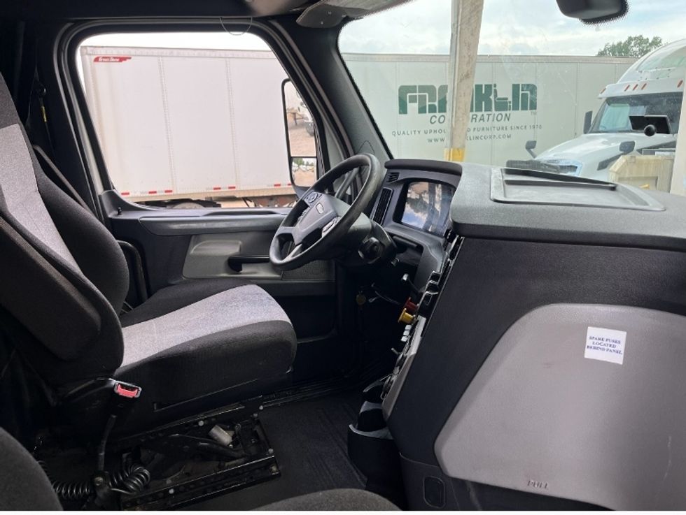 Sleeper Tractor-Heavy Duty Tractors-Freightliner-2020-T12664ST-Houston-MS-434,896\n\t\tmiles-$ 69,750 - Image 15