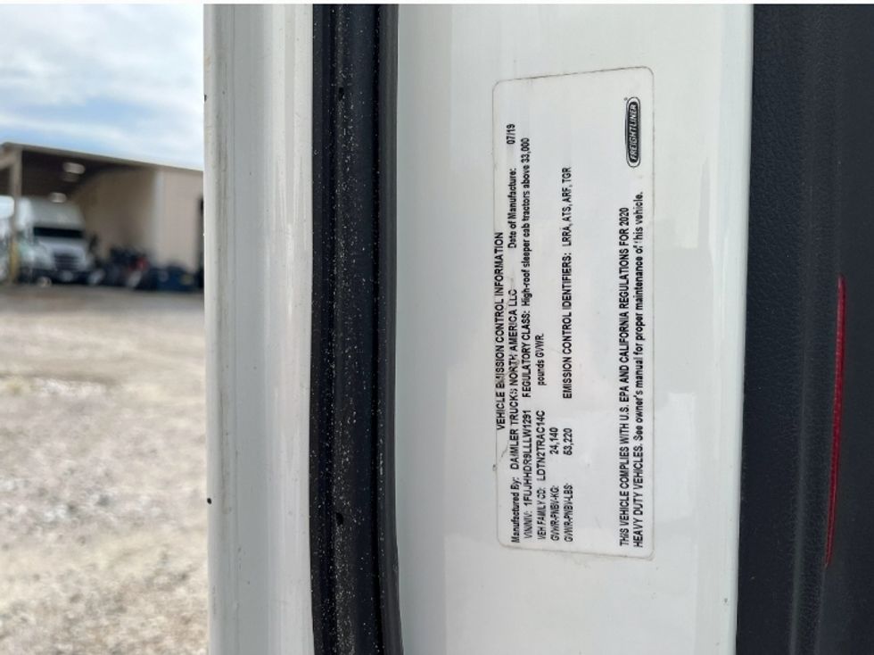 Sleeper Tractor-Heavy Duty Tractors-Freightliner-2020-T12664ST-Houston-MS-434,896\n\t\tmiles-$ 69,750 - Image 23