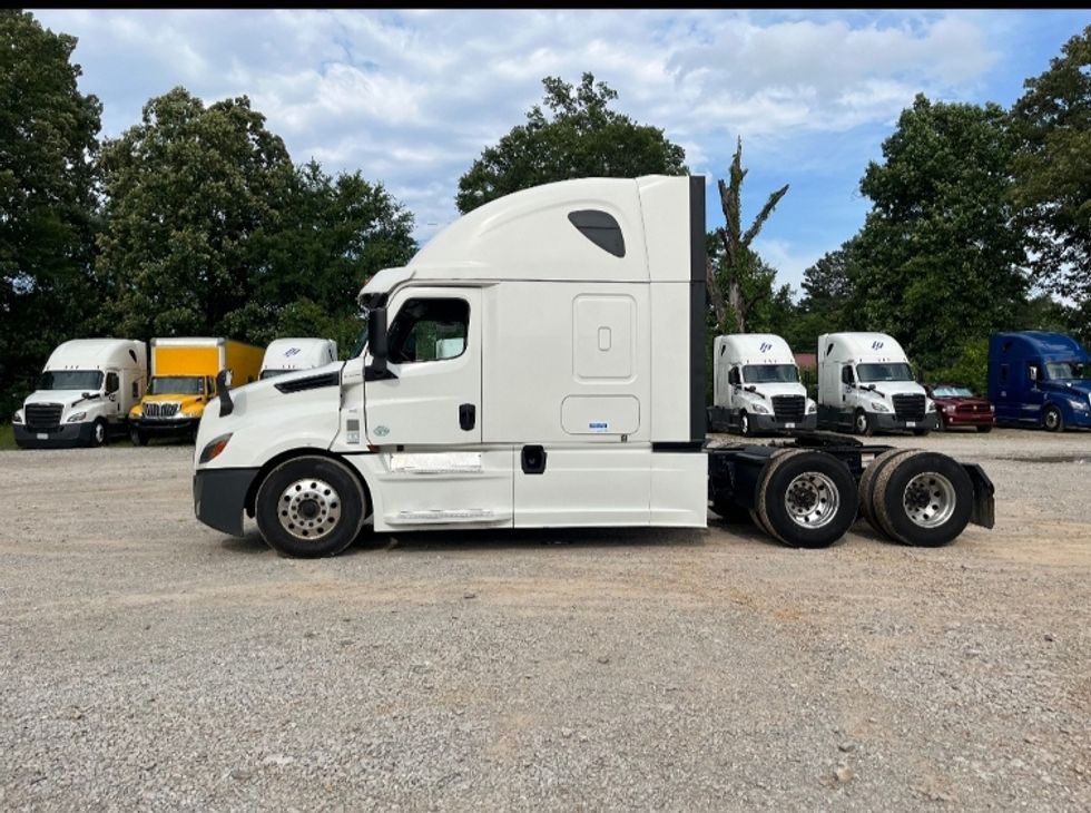 Sleeper Tractor-Heavy Duty Tractors-Freightliner-2020-T12664ST-Houston-MS-434,896\n\t\tmiles-$ 69,750 - Image 4