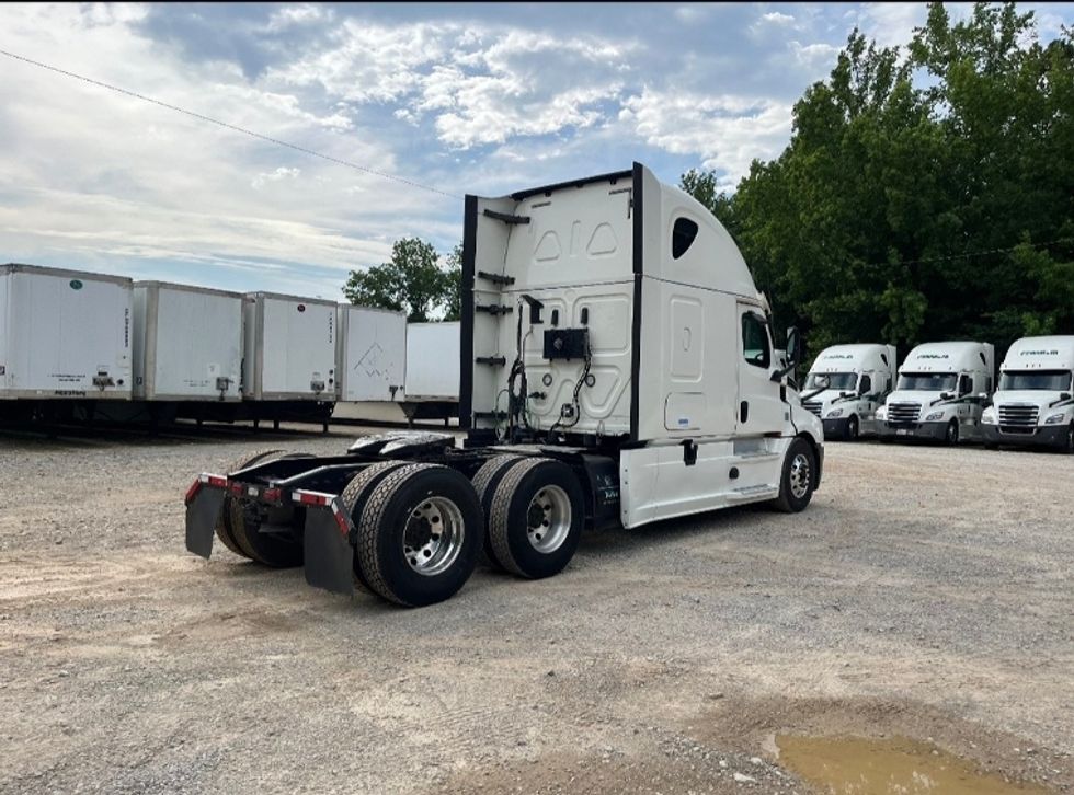 Sleeper Tractor-Heavy Duty Tractors-Freightliner-2020-T12664ST-Houston-MS-434,896\n\t\tmiles-$ 69,750 - Image 7