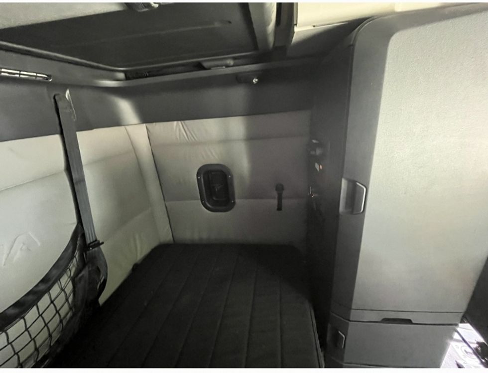 2020 Freightliner Cascadia 126" Sleeper Cab photo 15