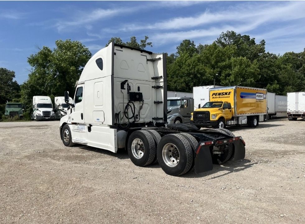 2020 Freightliner Cascadia 126" Sleeper Cab photo 5