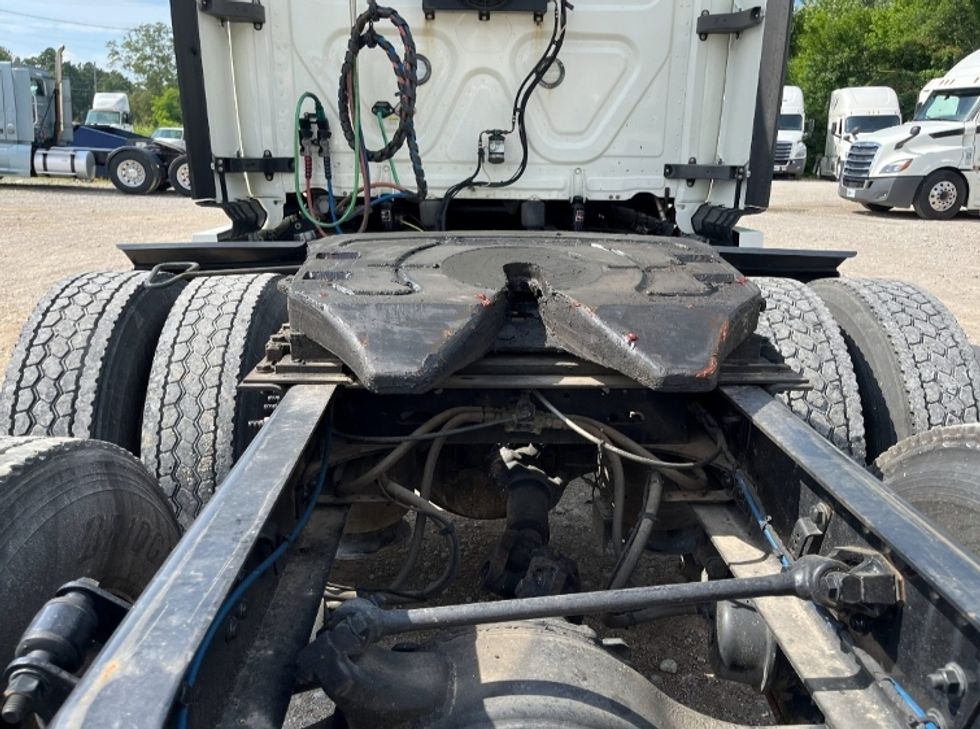 2020 Freightliner Cascadia 126" Sleeper Cab photo 6