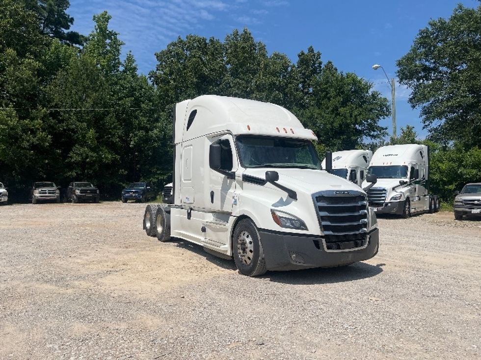 Sleeper Tractor-Heavy Duty Tractors-Freightliner-2020-T12664ST-Houston-MS-518,822\n\t\tmiles-$ 64,250 - Image 1