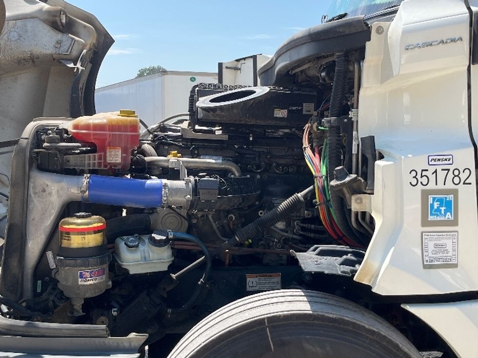 Sleeper Tractor-Heavy Duty Tractors-Freightliner-2020-T12664ST-Houston-MS-518,822\n\t\tmiles-$ 64,250 - Image 21