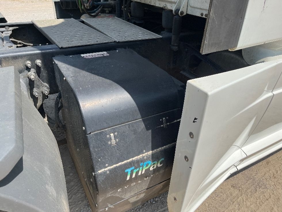 Sleeper Tractor-Heavy Duty Tractors-Freightliner-2020-T12664ST-Houston-MS-518,822\n\t\tmiles-$ 64,250 - Image 22