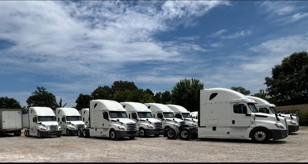 Sleeper Tractor-Heavy Duty Tractors-Freightliner-2020-T12664ST-Houston-MS-518,822\n\t\tmiles-$ 64,250 - Image 23