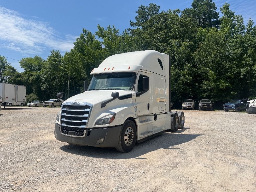 Sleeper Tractor-Heavy Duty Tractors-Freightliner-2020-T12664ST-Houston-MS-518,822\n\t\tmiles-$ 64,250 - Image 3