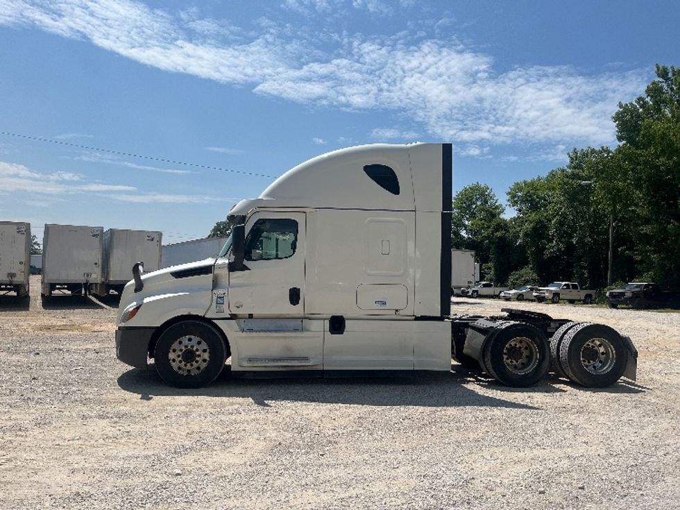 Sleeper Tractor-Heavy Duty Tractors-Freightliner-2020-T12664ST-Houston-MS-518,822\n\t\tmiles-$ 64,250 - Image 4