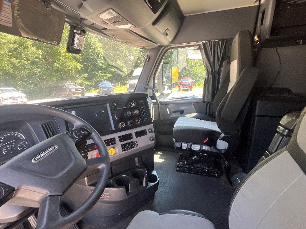 Sleeper Tractor-Heavy Duty Tractors-Freightliner-2020-T12664ST-Houston-MS-524,147\n\t\tmiles-$ 64,000 - Image 10