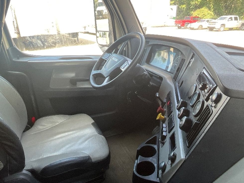 Sleeper Tractor-Heavy Duty Tractors-Freightliner-2020-T12664ST-Houston-MS-524,147\n\t\tmiles-$ 64,000 - Image 14