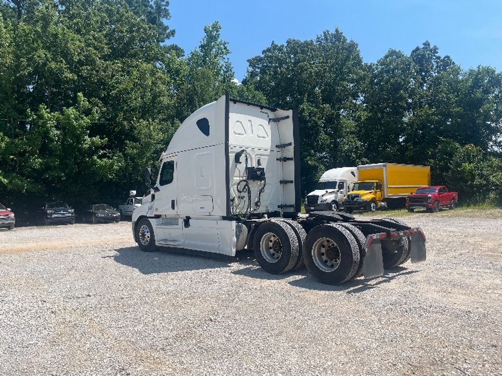 Sleeper Tractor-Heavy Duty Tractors-Freightliner-2020-T12664ST-Houston-MS-524,147\n\t\tmiles-$ 64,000 - Image 5