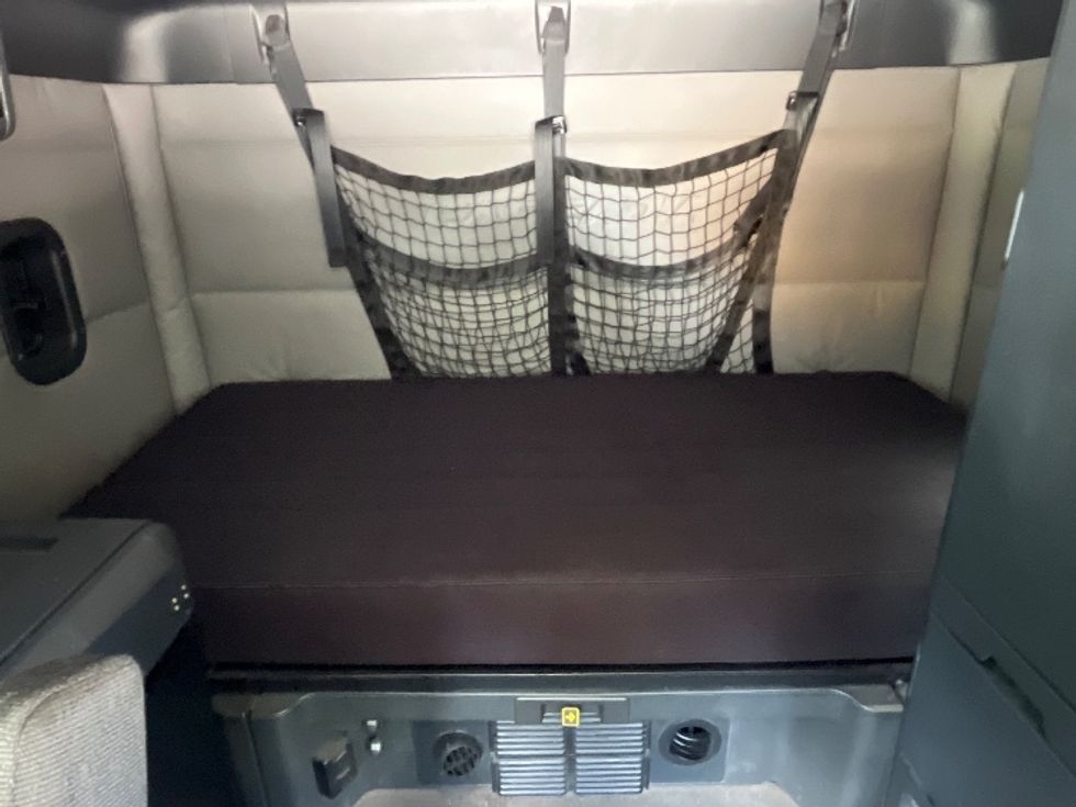 Sleeper Tractor-Heavy Duty Tractors-Freightliner-2020-T12664ST-Houston-MS-560,774\n\t\tmiles-$ 60,500 - Image 16