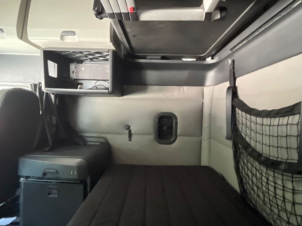 Sleeper Tractor-Heavy Duty Tractors-Freightliner-2020-T12664ST-Houston-MS-560,774\n\t\tmiles-$ 60,500 - Image 19