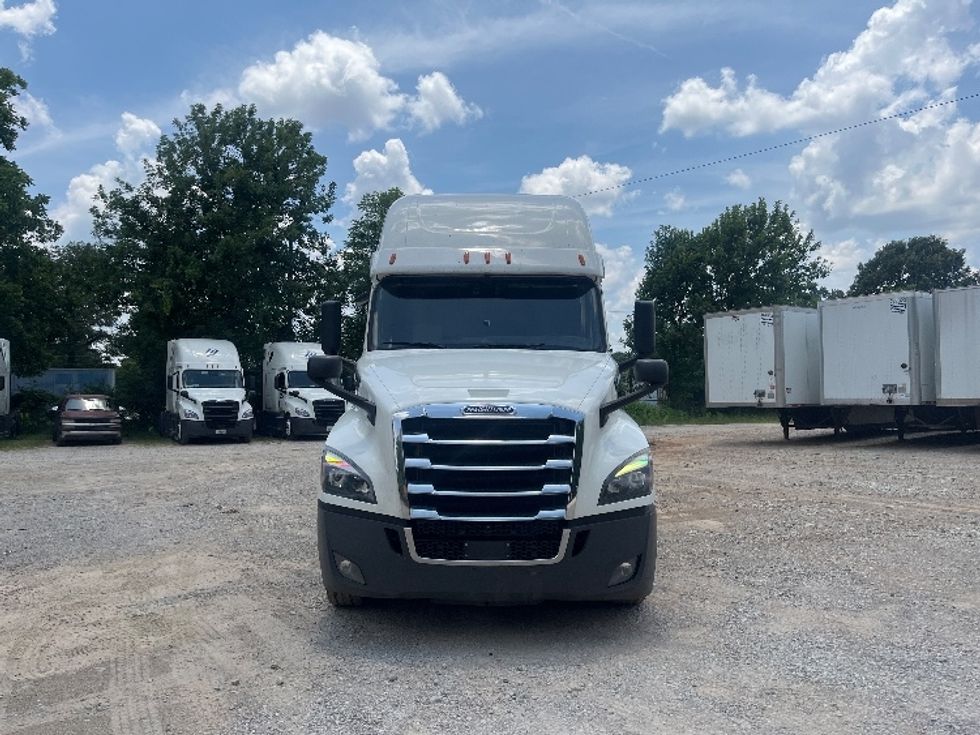 Sleeper Tractor-Heavy Duty Tractors-Freightliner-2020-T12664ST-Houston-MS-560,774\n\t\tmiles-$ 60,500 - Image 2