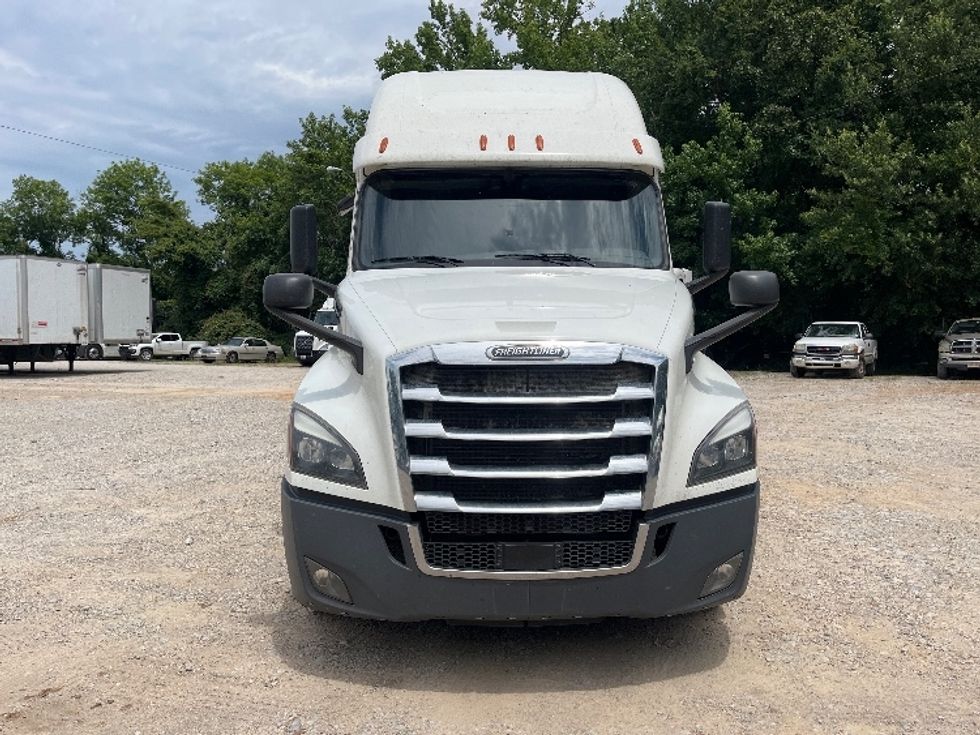 Sleeper Tractor-Heavy Duty Tractors-Freightliner-2020-T12664ST-Houston-MS-572,429\n\t\tmiles-$ 59,750 - Image 2