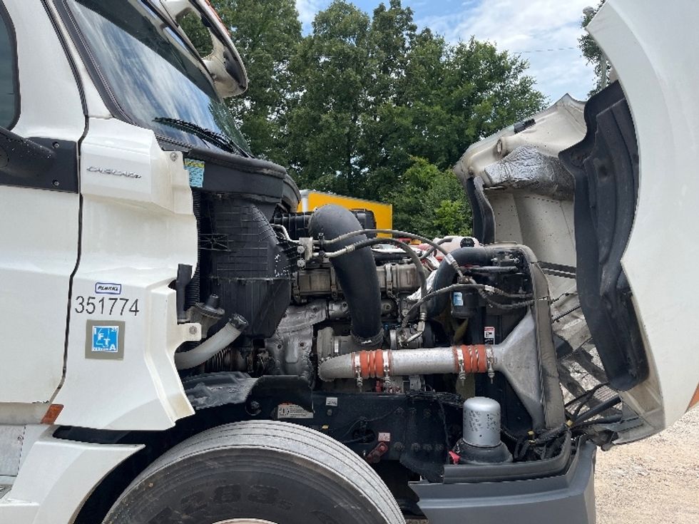 Sleeper Tractor-Heavy Duty Tractors-Freightliner-2020-T12664ST-Houston-MS-572,429\n\t\tmiles-$ 59,750 - Image 20