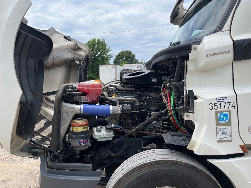 Sleeper Tractor-Heavy Duty Tractors-Freightliner-2020-T12664ST-Houston-MS-572,429\n\t\tmiles-$ 59,750 - Image 21