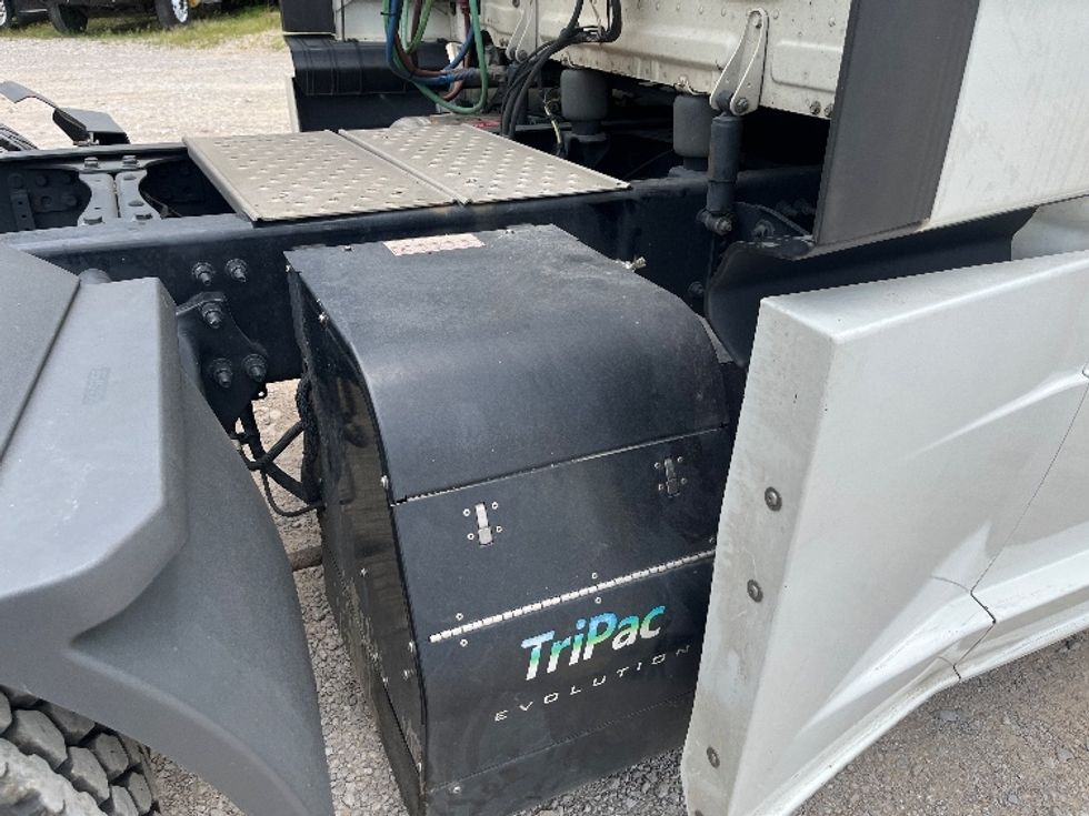 Sleeper Tractor-Heavy Duty Tractors-Freightliner-2020-T12664ST-Houston-MS-572,429\n\t\tmiles-$ 59,750 - Image 22