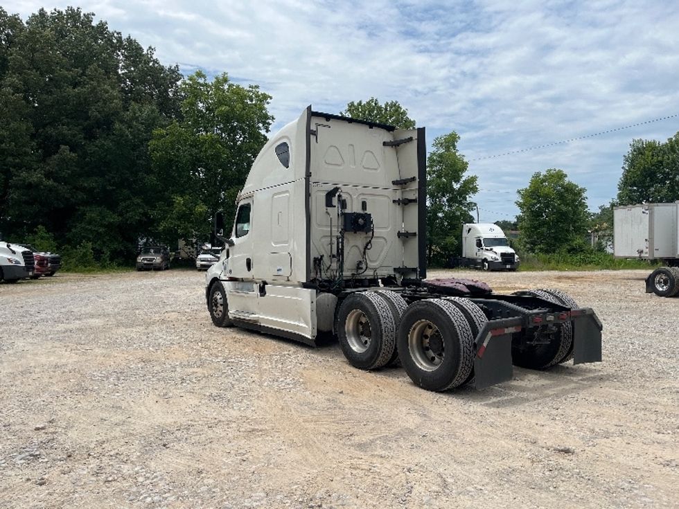 Sleeper Tractor-Heavy Duty Tractors-Freightliner-2020-T12664ST-Houston-MS-572,429\n\t\tmiles-$ 59,750 - Image 5