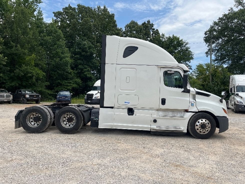 Sleeper Tractor-Heavy Duty Tractors-Freightliner-2020-T12664ST-Houston-MS-572,429\n\t\tmiles-$ 59,750 - Image 8