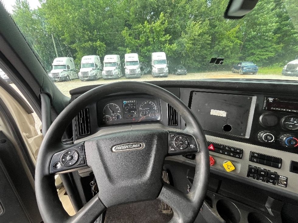 Sleeper Tractor-Heavy Duty Tractors-Freightliner-2020-T12664ST-Houston-MS-572,720\n\t\tmiles-$ 59,750 - Image 11