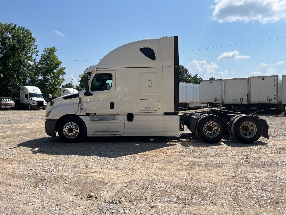 Sleeper Tractor-Heavy Duty Tractors-Freightliner-2020-T12664ST-Houston-MS-572,720\n\t\tmiles-$ 59,750 - Image 4