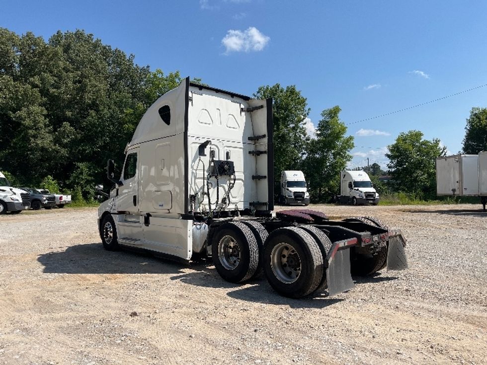 Sleeper Tractor-Heavy Duty Tractors-Freightliner-2020-T12664ST-Houston-MS-572,720\n\t\tmiles-$ 59,750 - Image 5