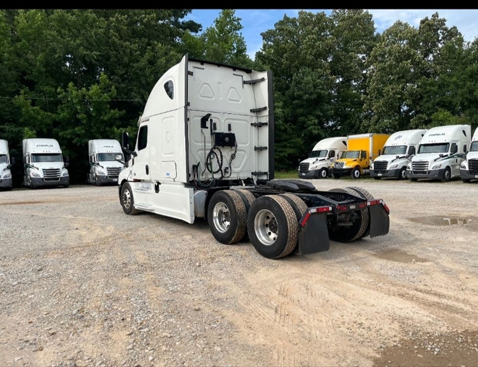 Sleeper Tractor-Heavy Duty Tractors-Freightliner-2020-T12664ST-Houston-MS-616,544\n\t\tmiles-$ 56,500 - Image 5