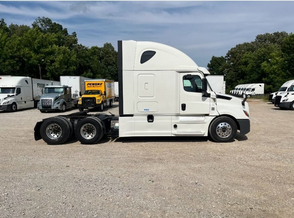 Sleeper Tractor-Heavy Duty Tractors-Freightliner-2020-T12664ST-Houston-MS-616,544\n\t\tmiles-$ 56,500 - Image 8