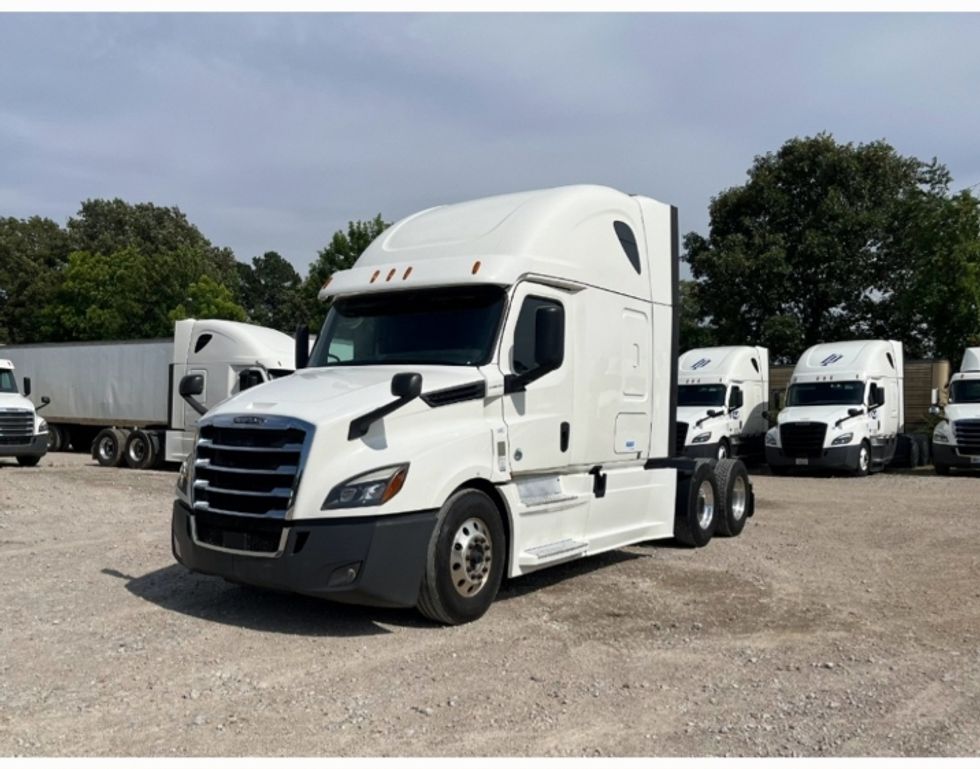 Sleeper Tractor-Heavy Duty Tractors-Freightliner-2020-T12664ST-Houston-MS-630,646\n\t\tmiles-$ 55,500 - Image 3