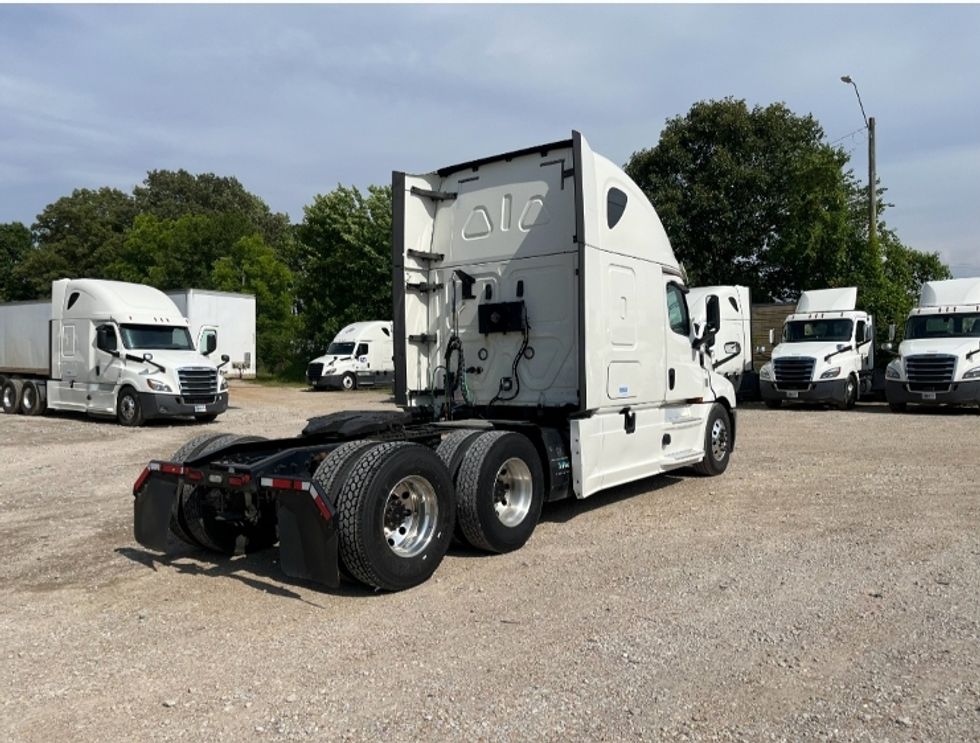 Sleeper Tractor-Heavy Duty Tractors-Freightliner-2020-T12664ST-Houston-MS-630,646\n\t\tmiles-$ 55,500 - Image 7