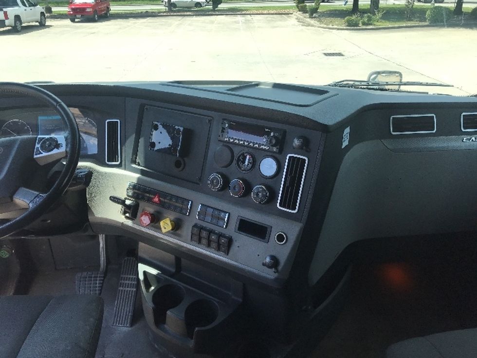 Sleeper Tractor-Heavy Duty Tractors-Freightliner-2020-T12664ST-Houston-TX-225,133\n\t\tmiles-$ 83,250 - Image 12