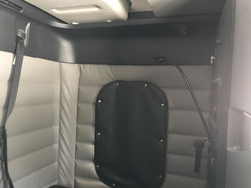 Sleeper Tractor-Heavy Duty Tractors-Freightliner-2020-T12664ST-Houston-TX-225,133\n\t\tmiles-$ 83,250 - Image 18