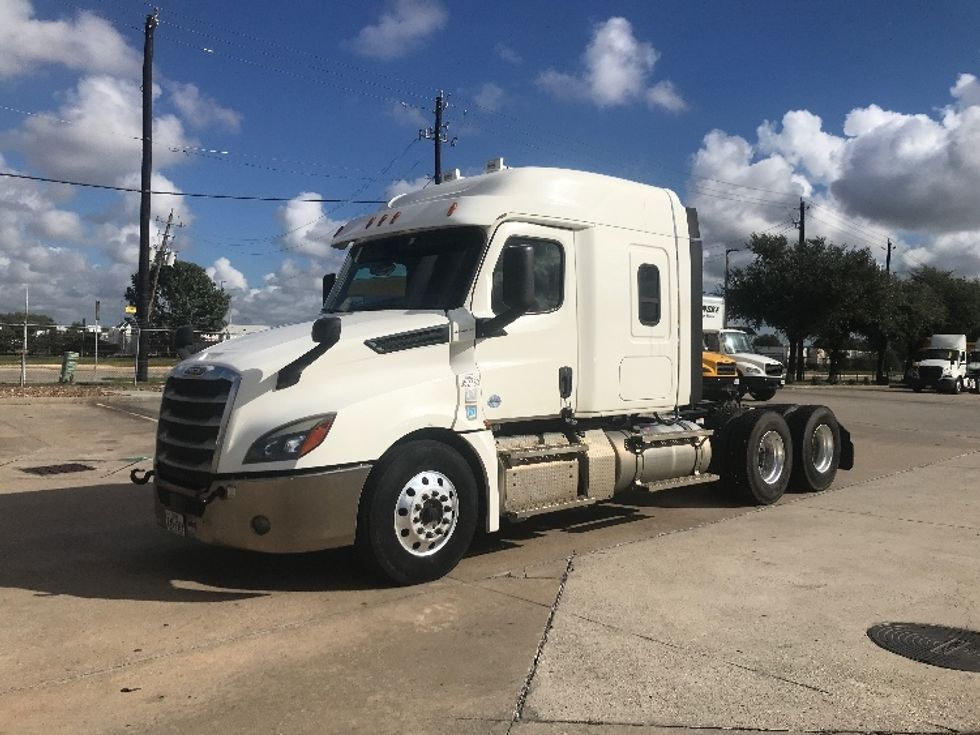 2020 Freightliner Cascadia 126" Sleeper Cab photo 3